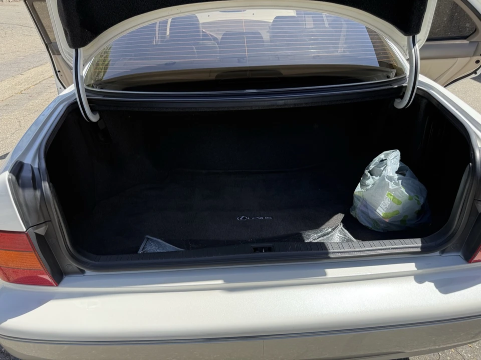 2000 Lexus LS 2nd Gen - Image 5 of 16
