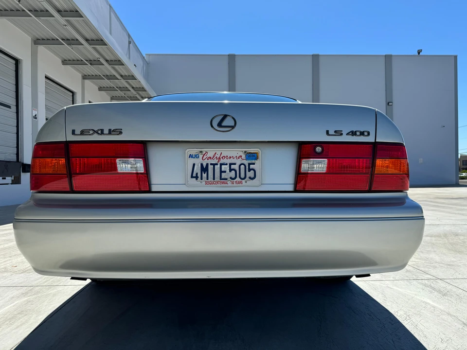 2000 Lexus LS 2nd Gen - Image 13 of 31