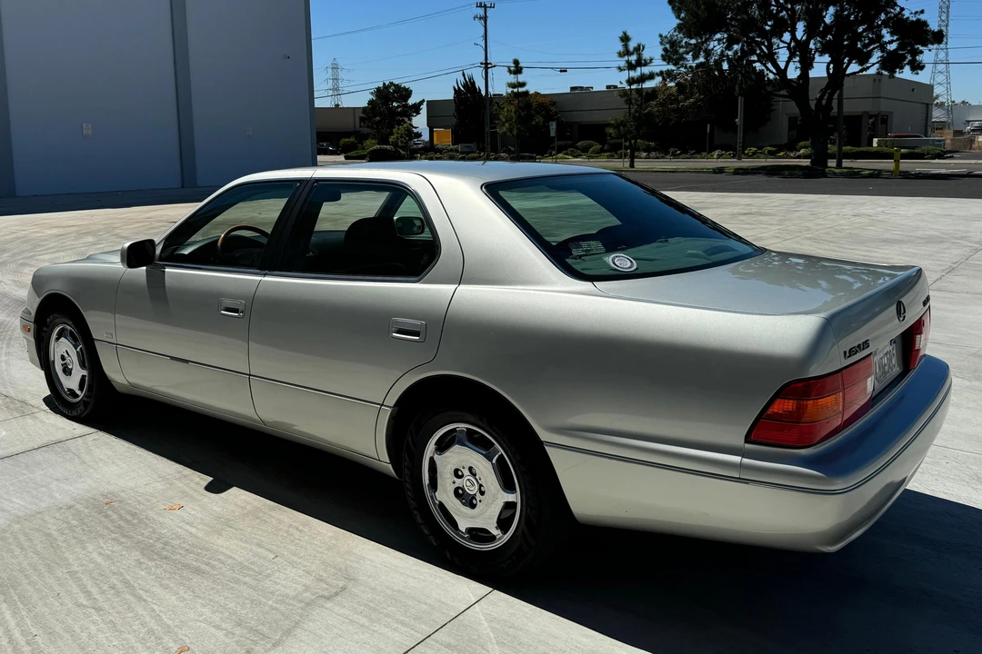 2000 Lexus LS 2nd Gen - Image 4 of 31