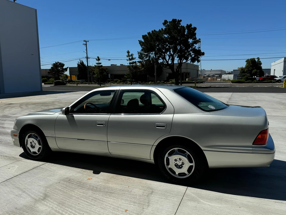 2000 Lexus LS 2nd Gen - Image 10 of 31