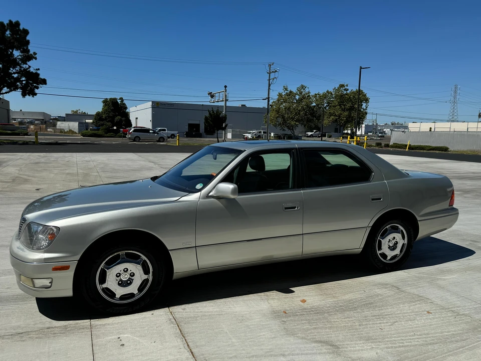 2000 Lexus LS 2nd Gen - Image 9 of 31