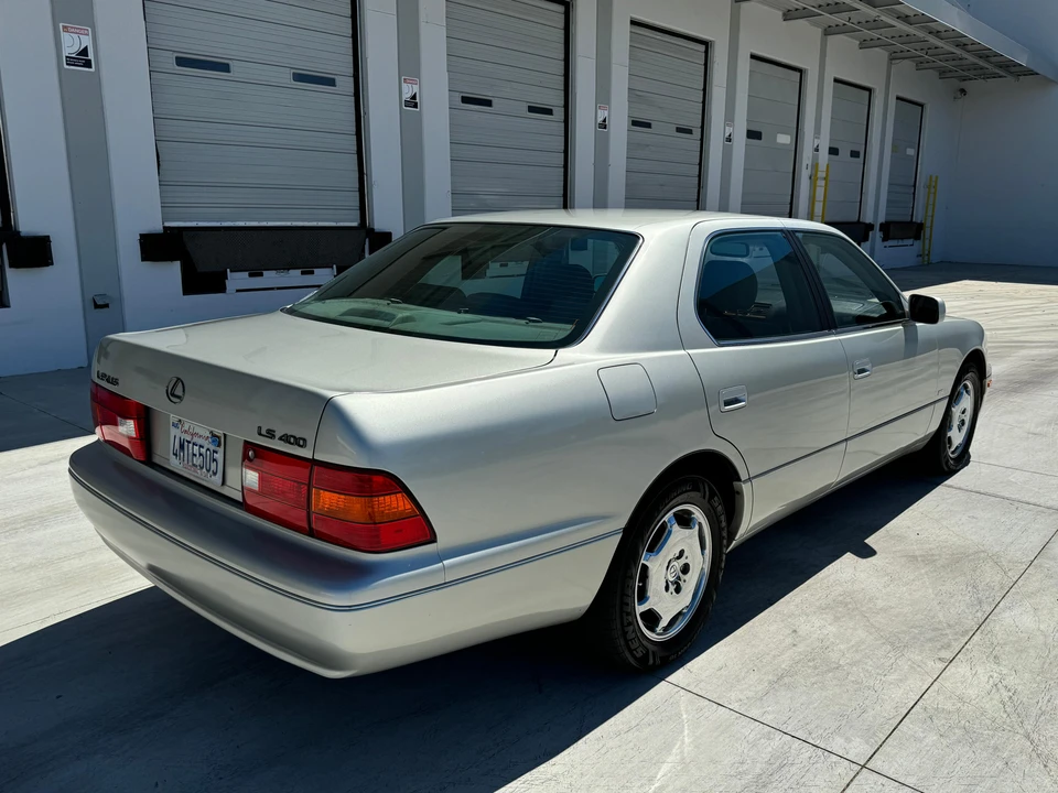 2000 Lexus LS 2nd Gen - Image 15 of 31