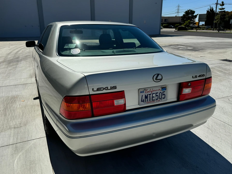 2000 Lexus LS 2nd Gen - Image 12 of 31