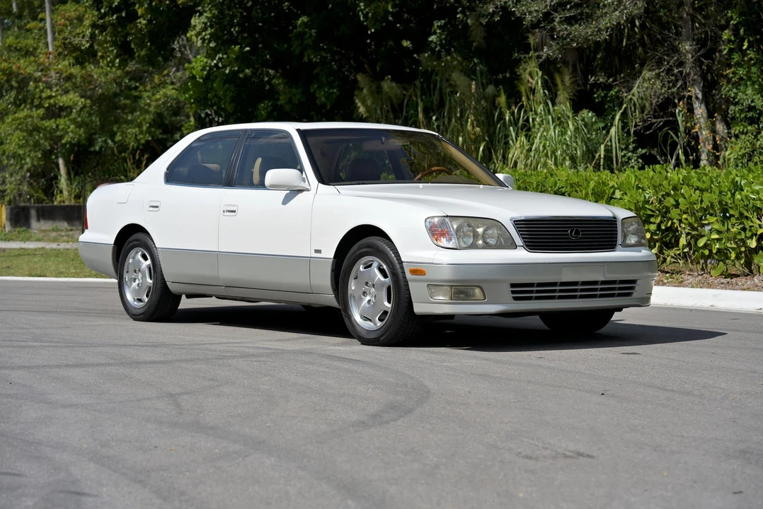 2000 Lexus LS 2nd Gen - Image 13 of 31