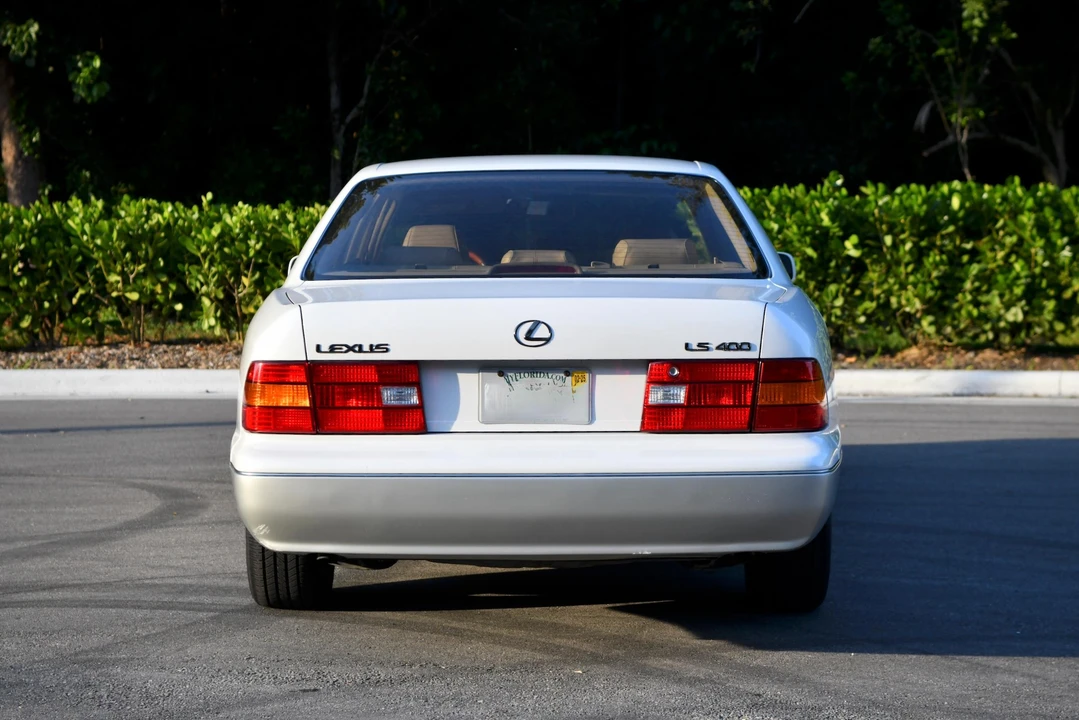 2000 Lexus LS 2nd Gen - Image 9 of 31