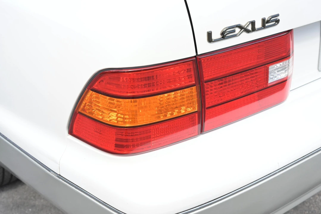 2000 Lexus LS 2nd Gen - Image 28 of 31