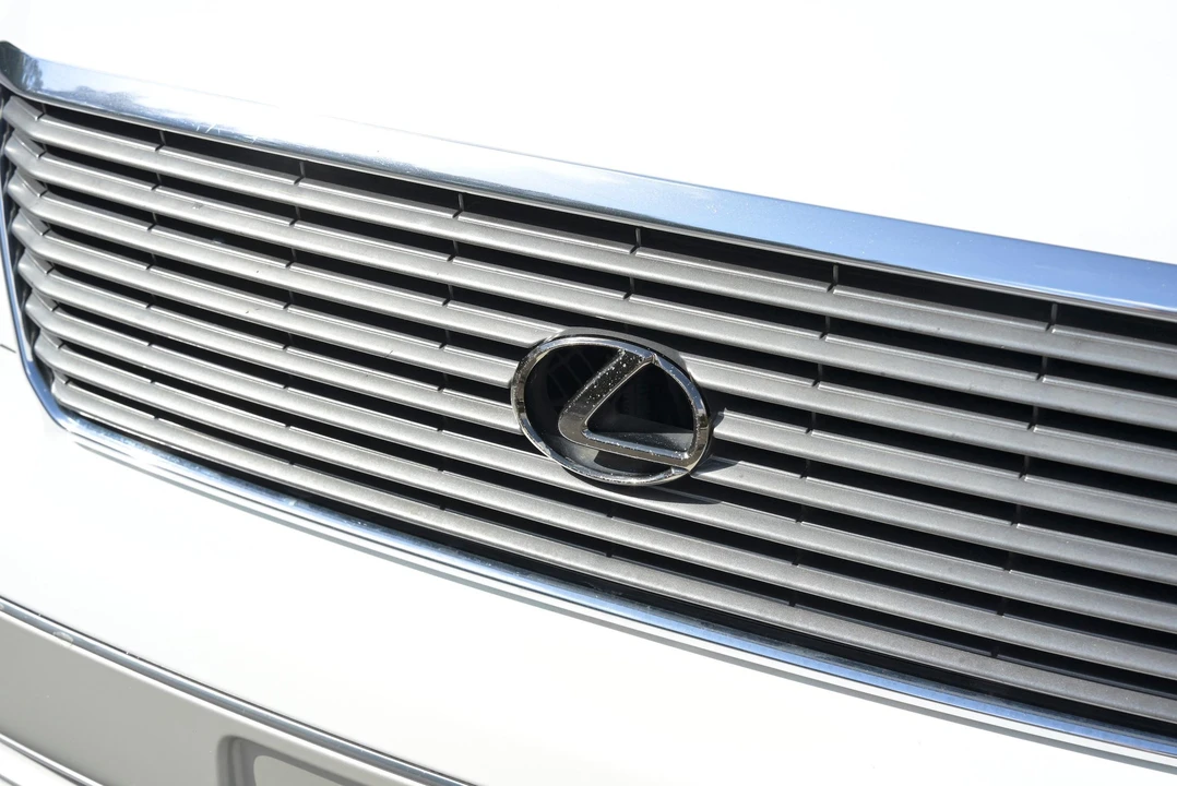 2000 Lexus LS 2nd Gen - Image 18 of 31