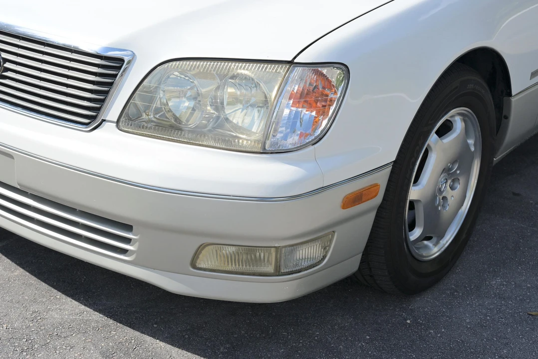2000 Lexus LS 2nd Gen - Image 21 of 31