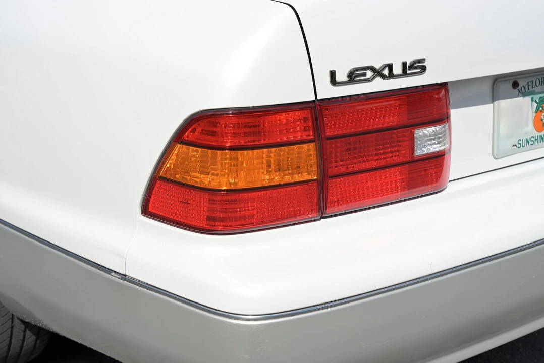 2000 Lexus LS 2nd Gen - Image 27 of 31