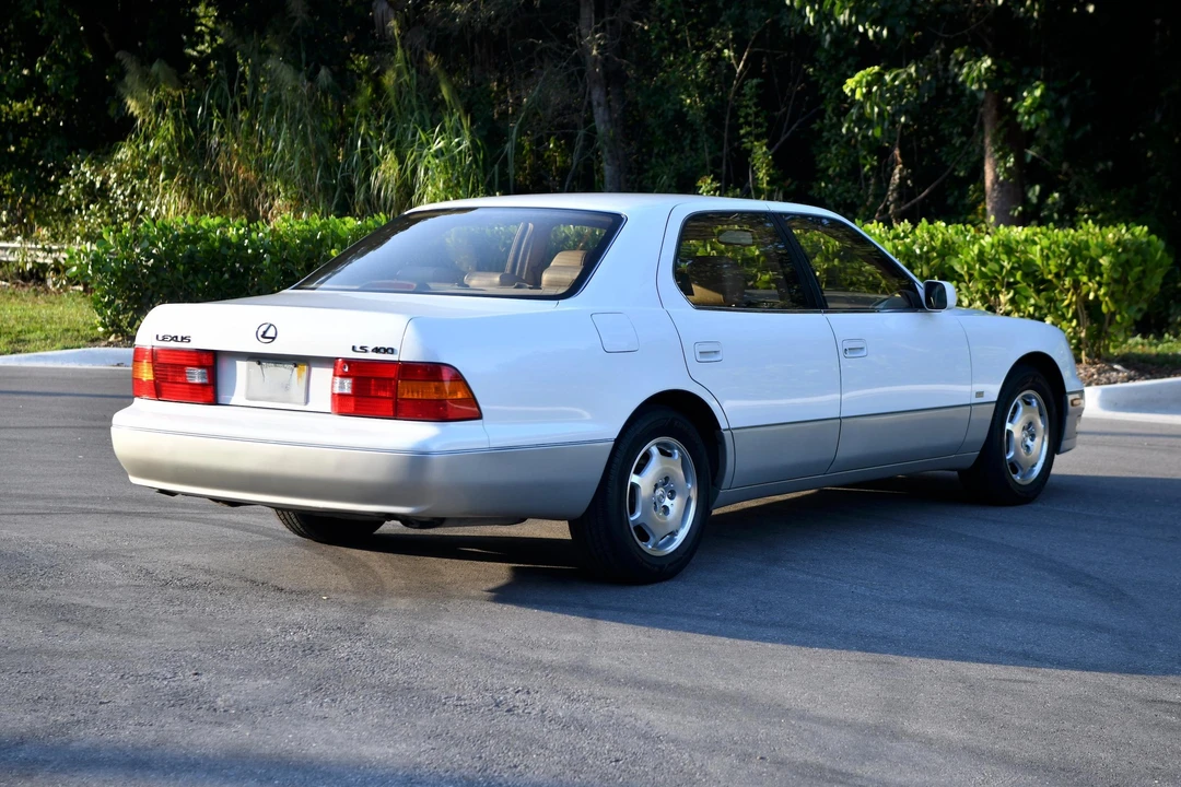2000 Lexus LS 2nd Gen - Image 11 of 31