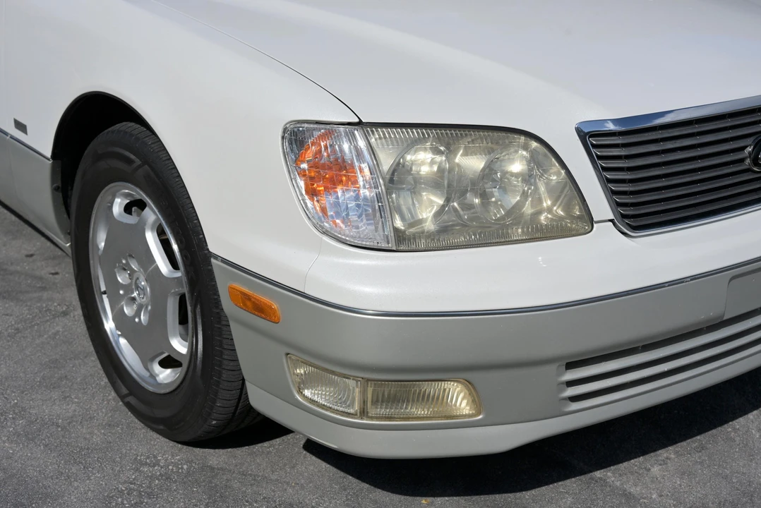 2000 Lexus LS 2nd Gen - Image 15 of 31
