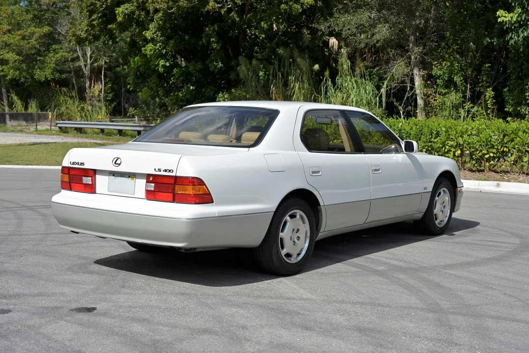2000 Lexus LS 2nd Gen - Image 10 of 31