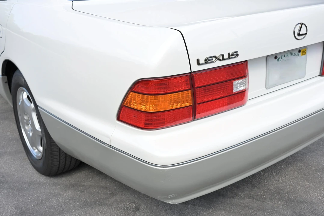 2000 Lexus LS 2nd Gen - Image 26 of 31