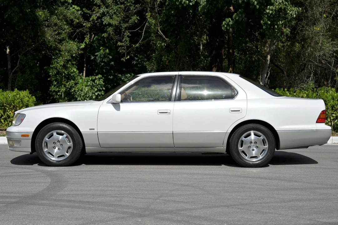 2000 Lexus LS 2nd Gen - Image 3 of 31