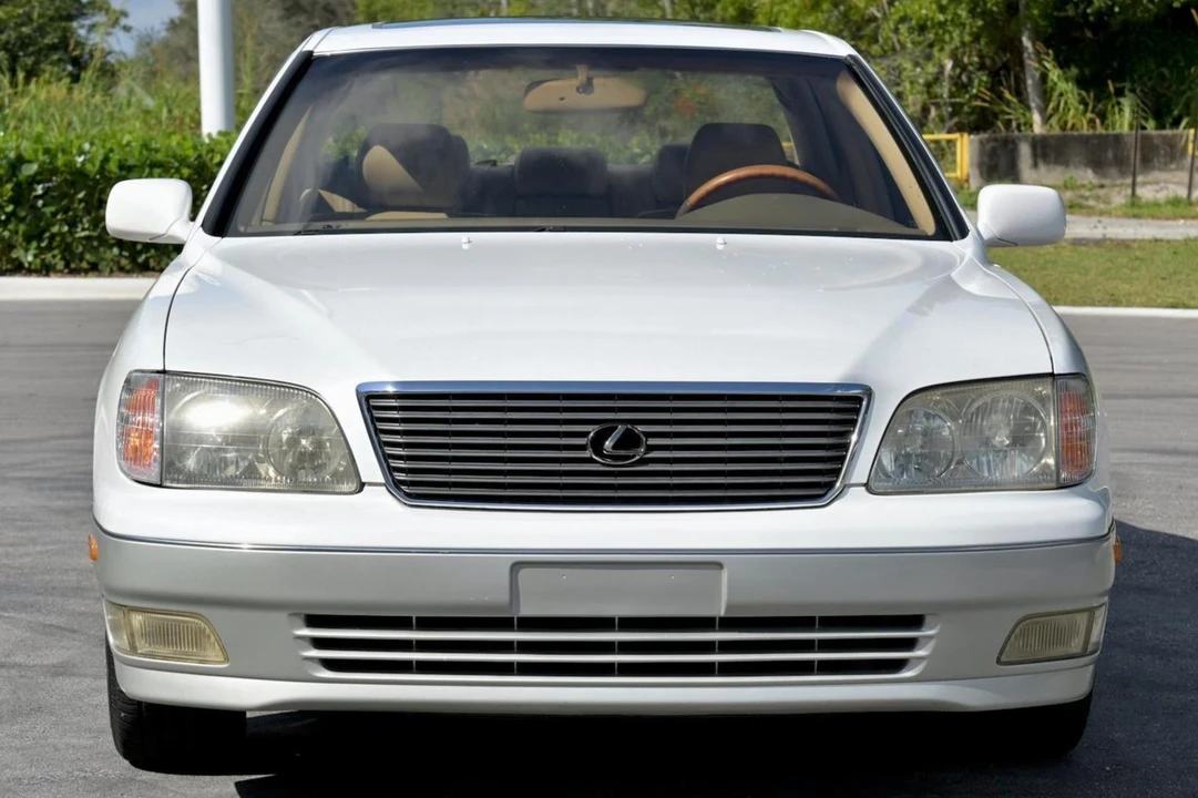 2000 Lexus LS 2nd Gen - Image 2 of 31
