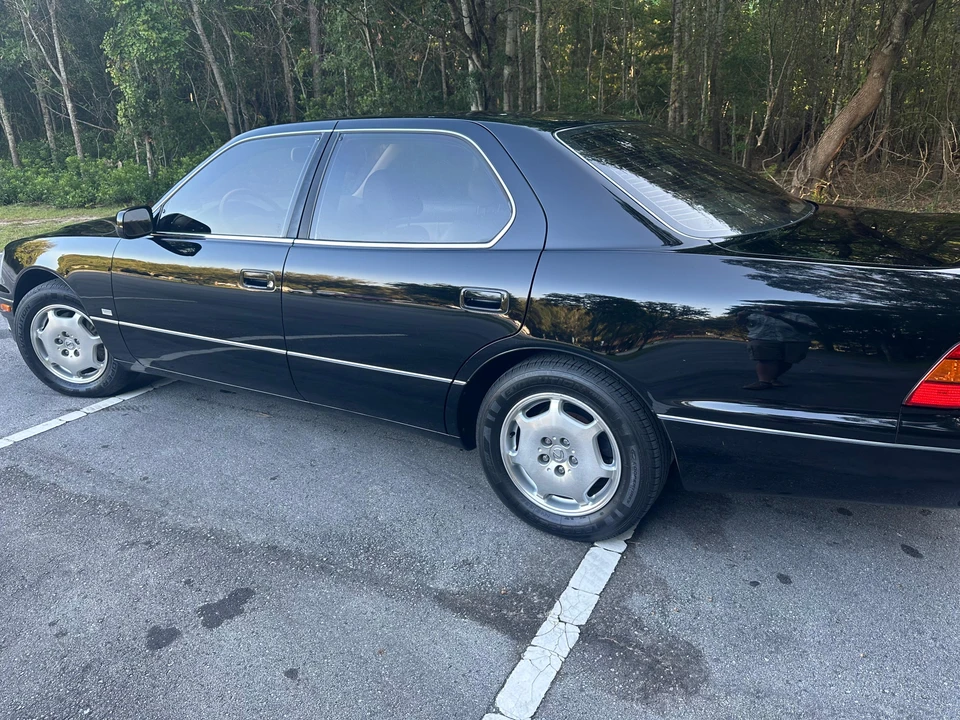 2000 Lexus LS 2nd Gen - Image 30 of 31