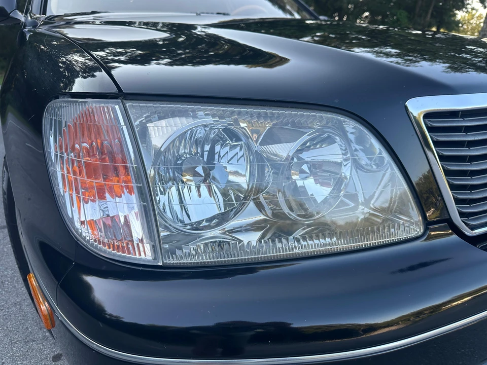 2000 Lexus LS 2nd Gen - Image 21 of 31