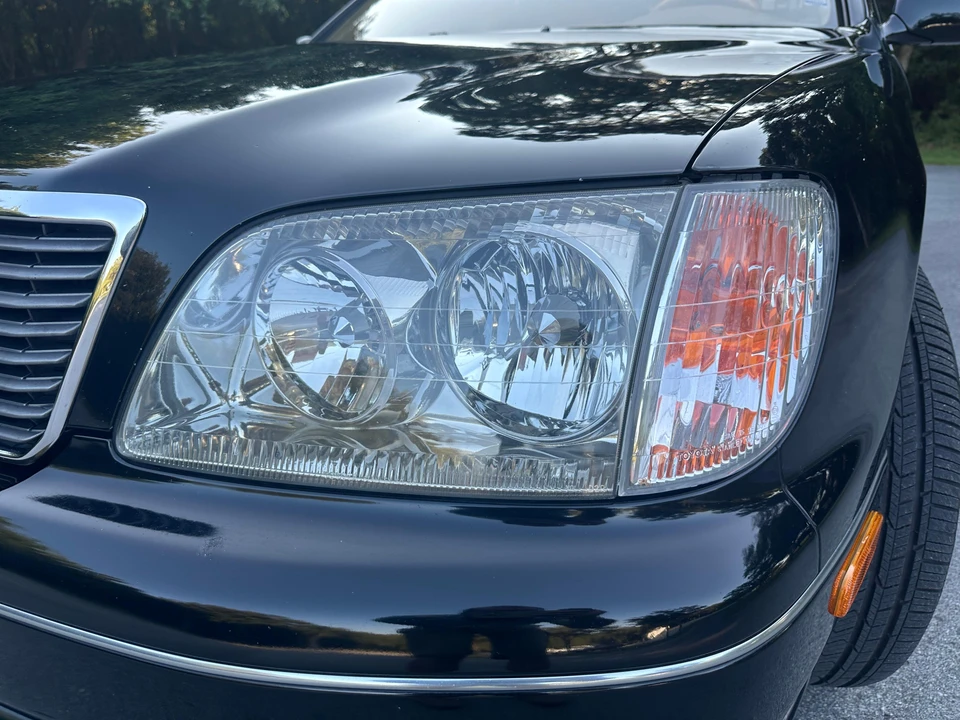 2000 Lexus LS 2nd Gen - Image 23 of 31