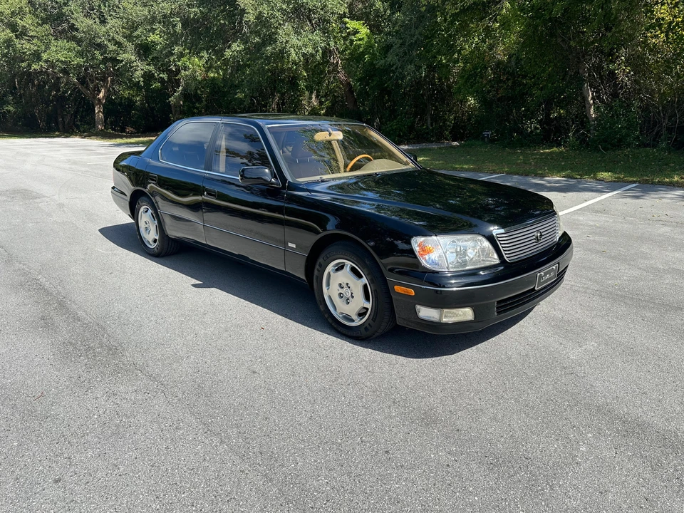 2000 Lexus LS 2nd Gen - Image 17 of 31