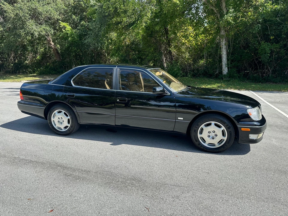 2000 Lexus LS 2nd Gen - Image 16 of 31