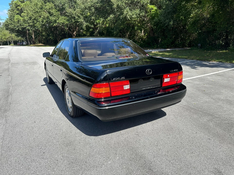 2000 Lexus LS 2nd Gen - Image 11 of 31