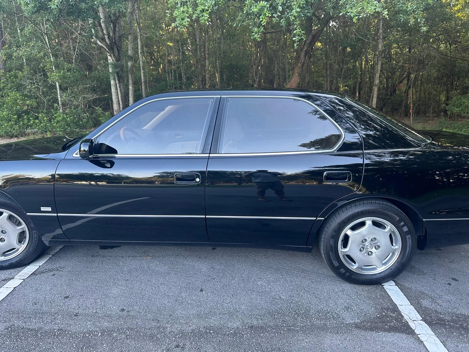 2000 Lexus LS 2nd Gen - Image 28 of 31