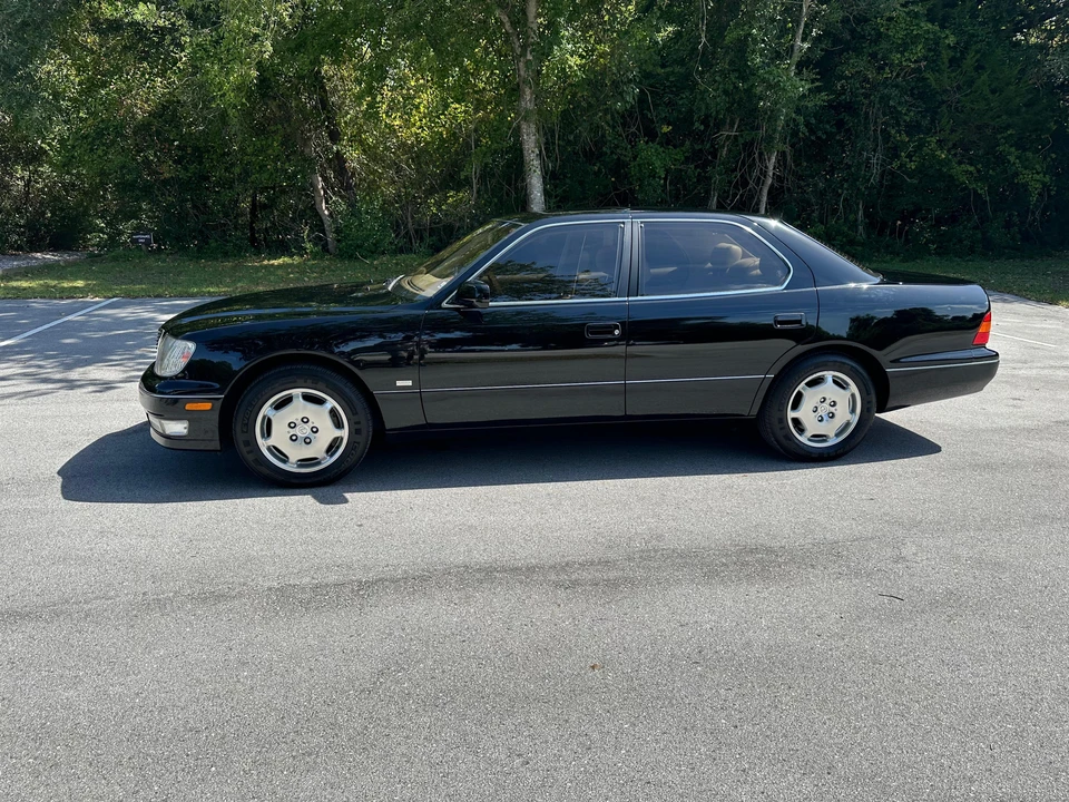 2000 Lexus LS 2nd Gen - Image 9 of 31