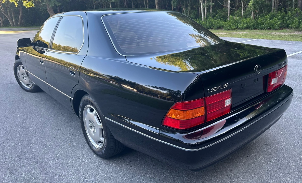 2000 Lexus LS 2nd Gen - Image 12 of 31