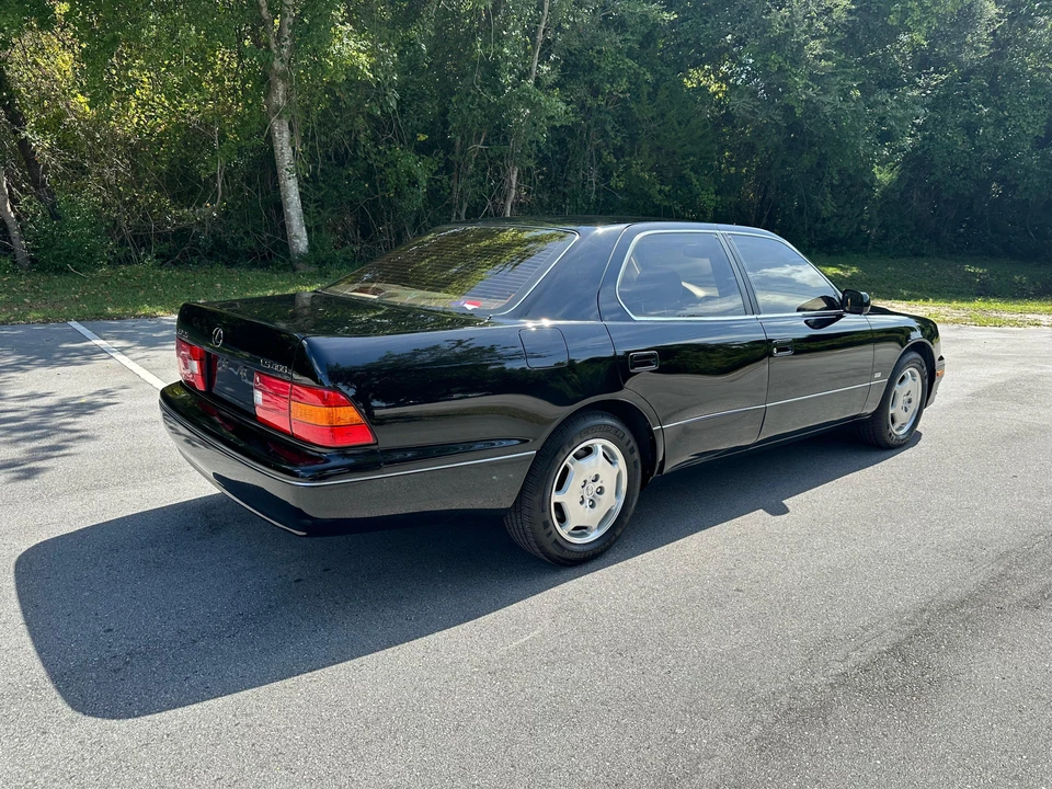 2000 Lexus LS 2nd Gen - Image 15 of 31