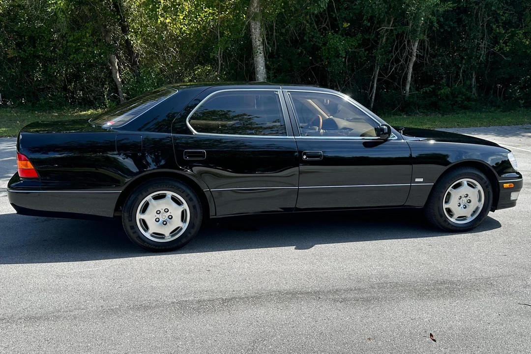 2000 Lexus LS 2nd Gen - Image 3 of 31