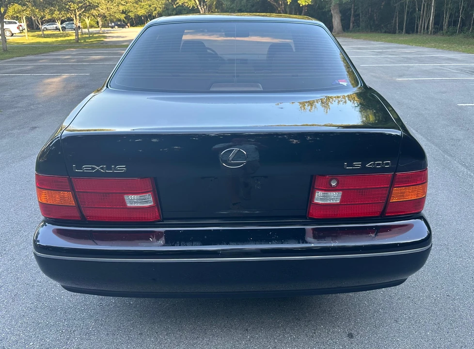 2000 Lexus LS 2nd Gen - Image 13 of 31