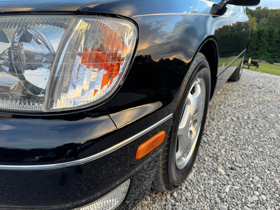 2000 Lexus LS 2nd Gen - Image 19 of 31