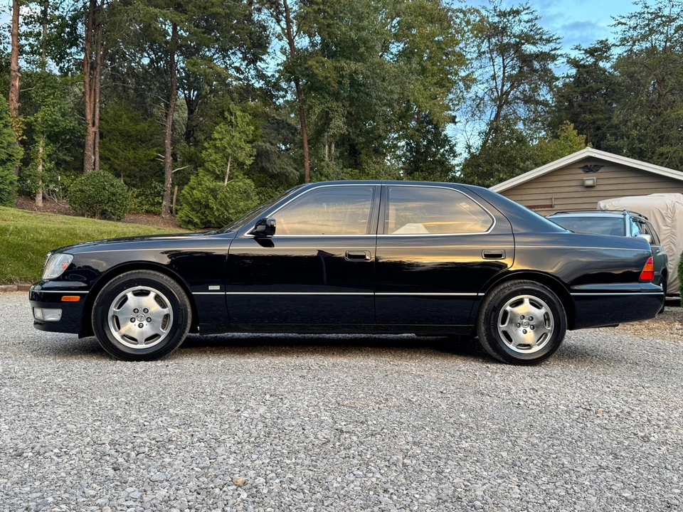 2000 Lexus LS 2nd Gen - Image 8 of 31