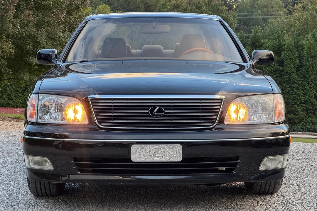 2000 Lexus LS 2nd Gen - Image 2 of 31