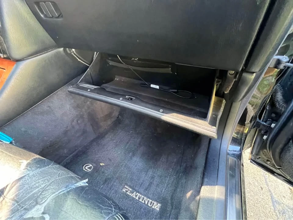 2000 Lexus LS 2nd Gen - Image 15 of 15