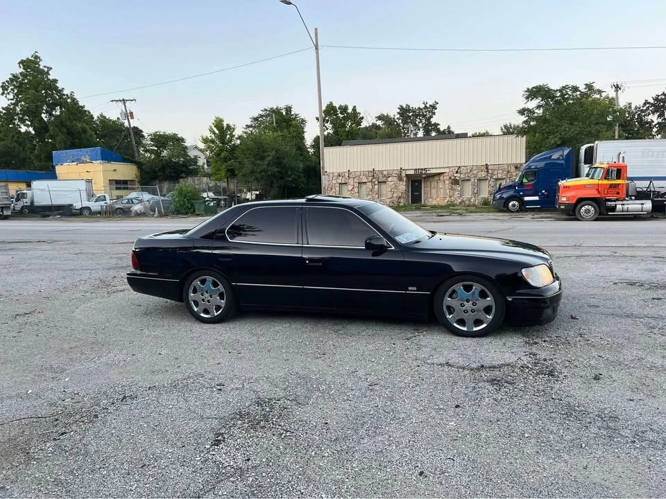 2000 Lexus LS 2nd Gen - Image 3 of 15