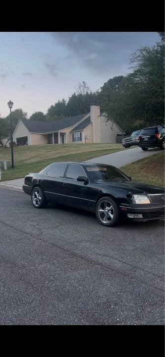 2000 Lexus LS 2nd Gen - Image 2 of 5