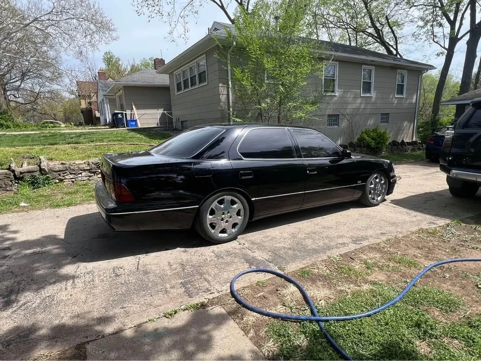 2000 Lexus LS 2nd Gen - Image 2 of 20