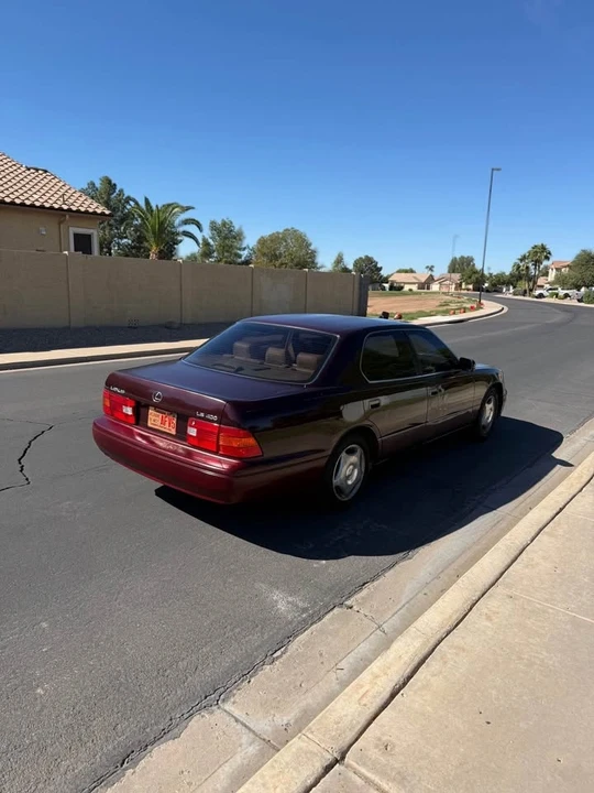2000 Lexus LS 2nd Gen - Image 6 of 12