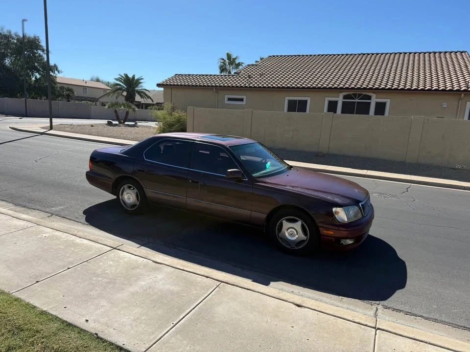 2000 Lexus LS 2nd Gen - Image 10 of 12