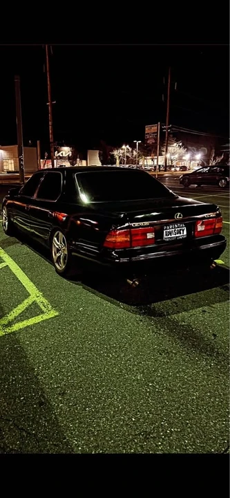 2000 Lexus LS 2nd Gen - Image 10 of 14
