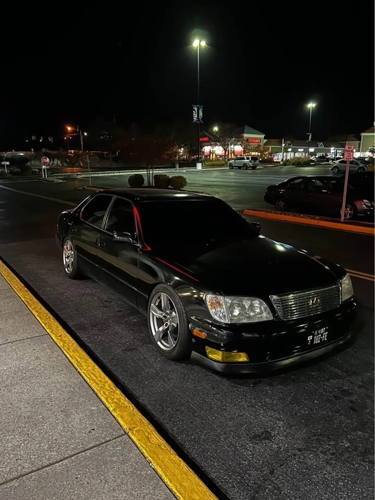 2000 Lexus LS 2nd Gen - Image 13 of 14