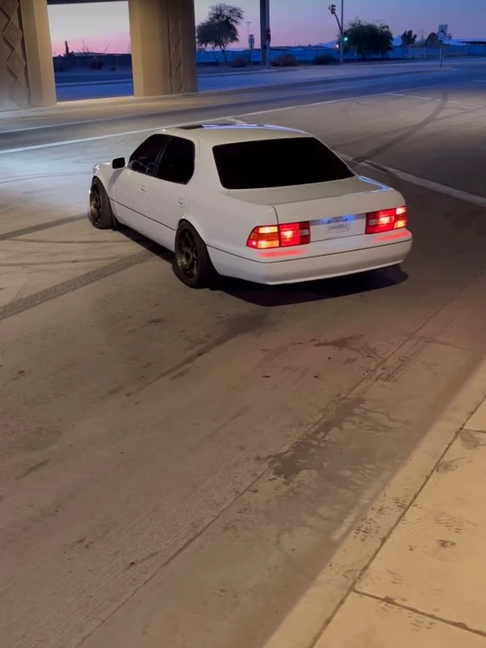 2000 Lexus LS 2nd Gen - Image 4 of 5