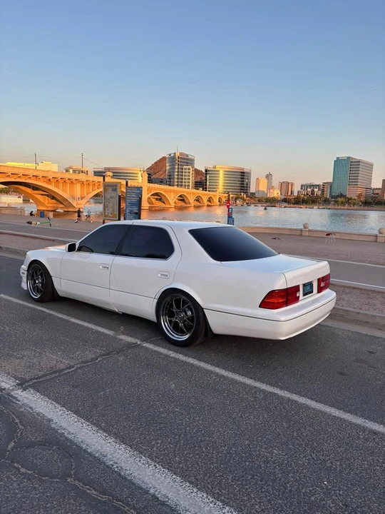 2000 Lexus LS 2nd Gen - Image 2 of 5