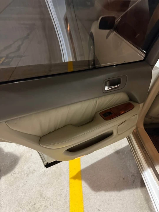 2000 Lexus LS 2nd Gen - Image 4 of 19