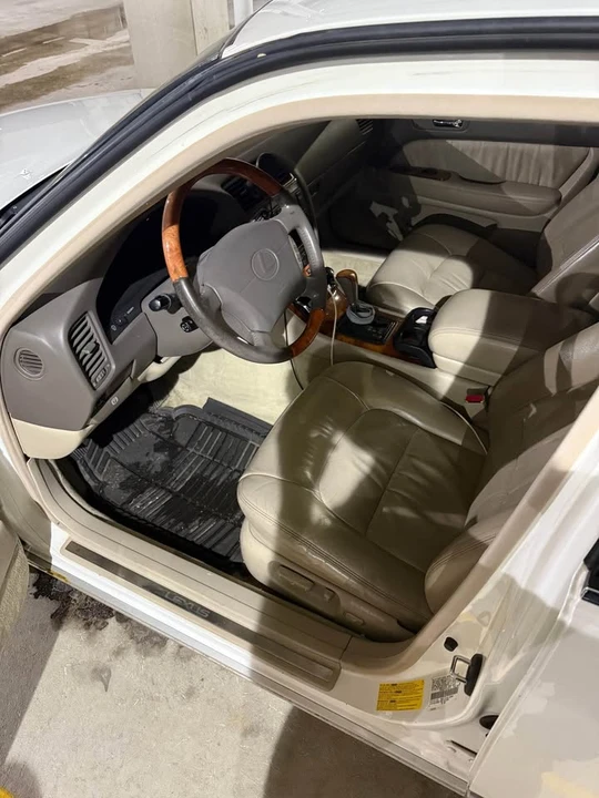 2000 Lexus LS 2nd Gen - Image 14 of 19