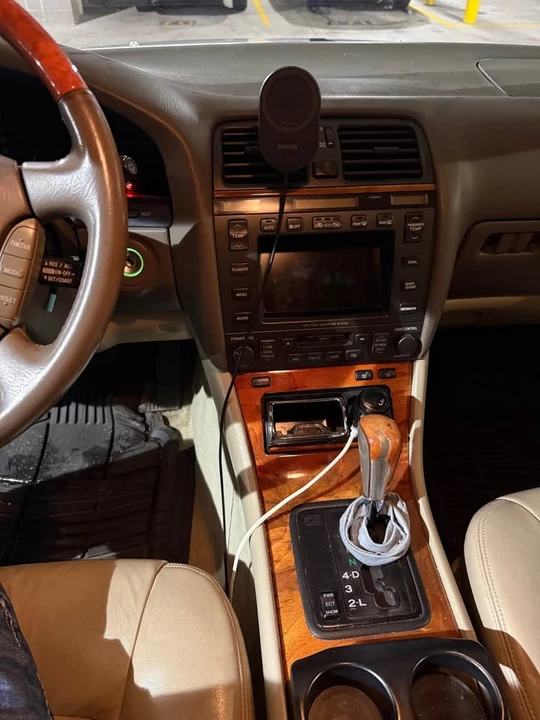 2000 Lexus LS 2nd Gen - Image 16 of 19