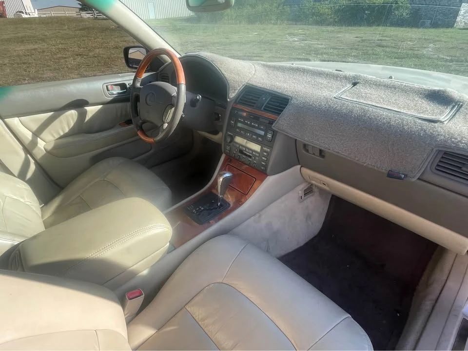 2000 Lexus LS 2nd Gen - Image 9 of 13