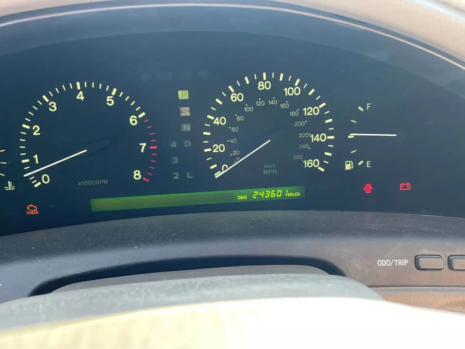 2000 Lexus LS 2nd Gen - Image 10 of 13