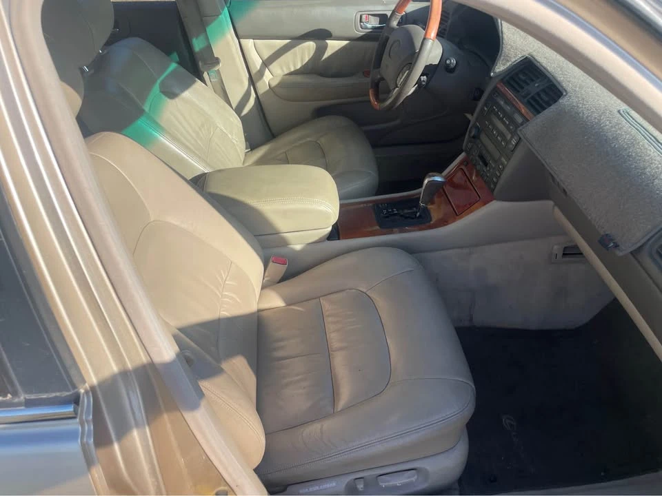 2000 Lexus LS 2nd Gen - Image 12 of 13